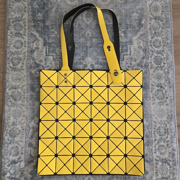 Bao Bao Issey Miyake Vinyl Prism Tote Bag - Picture 7 of 8